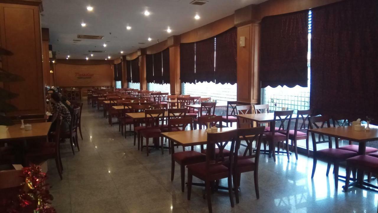 Utama Hotel Batam Exterior photo