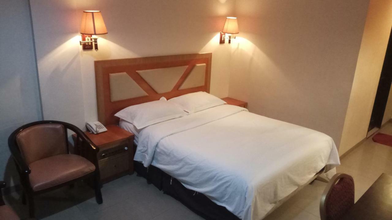 Utama Hotel Batam Room photo
